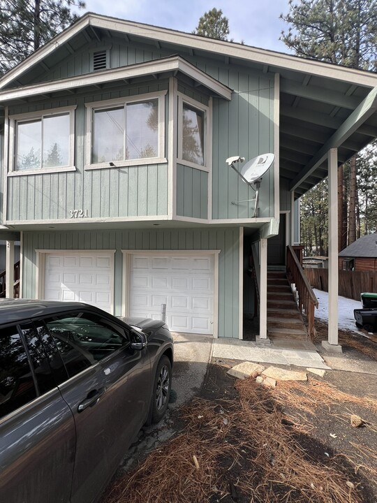 3721 Pioneer Trail in South Lake Tahoe, CA - Foto de edificio