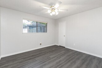 4011 Flint Creek Dr in Houston, TX - Building Photo - Building Photo