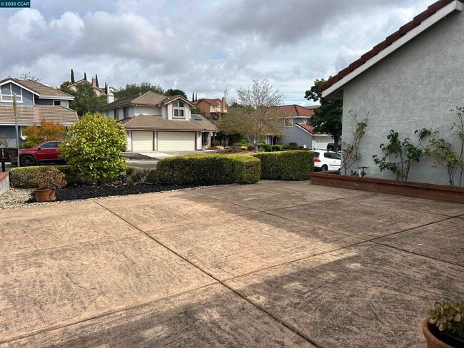 445 Southport Way in Vallejo, CA - Foto de edificio - Building Photo