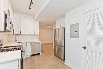 2464 N Lincoln Ave in Chicago, IL - Building Photo - Building Photo