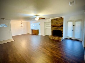 1925 Spindletop Dr in Duncanville, TX - Building Photo - Building Photo