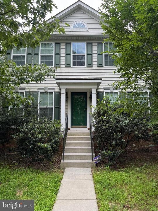 12489 Pfitzner Ct in Woodbridge, VA - Building Photo