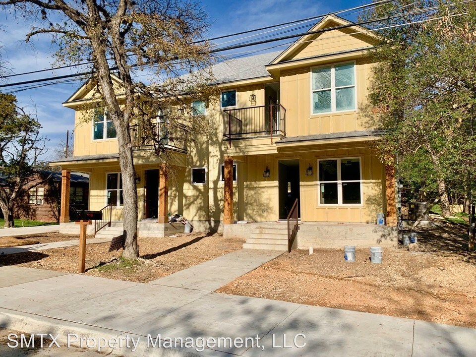 918 N LBJ Dr in San Marcos, TX - Building Photo