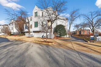 28 Columbus Square Dr in St. Louis, MO - Building Photo - Building Photo