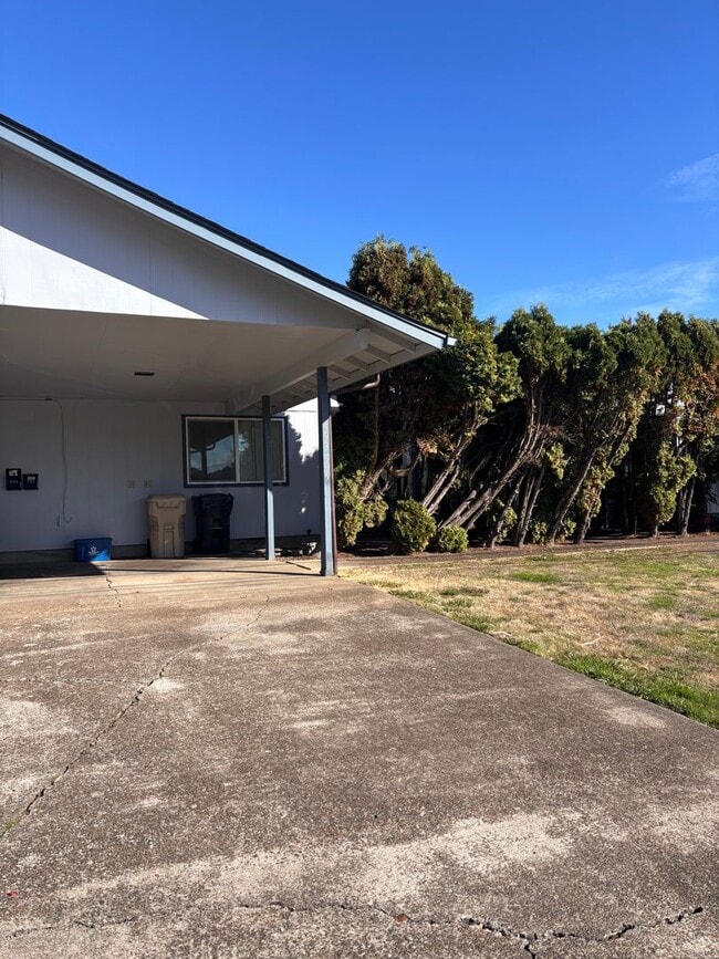 property at 595 NW Oak Ave
