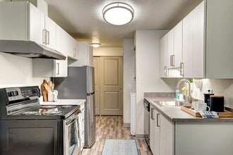 Inlet View Apartments in Silverdale, WA - Foto de edificio - Building Photo