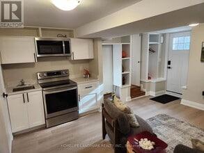 452 D'Arcy St in Newmarket, ON - Building Photo - Building Photo