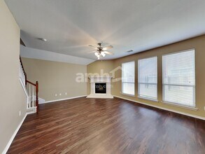 8000 Bonito Dr in Arlington, TX - Foto de edificio - Building Photo
