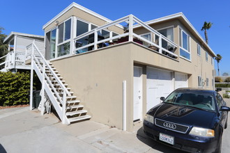 7401 Seashore Dr in Newport Beach, CA - Building Photo - Building Photo