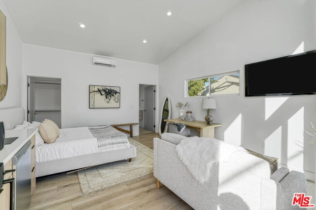 11957 Juniette St in Los Angeles, CA - Building Photo - Building Photo