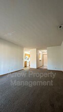 1660 Swanson Dr in Syracuse, NE - Foto de edificio - Building Photo