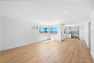 223 Avenida Victoria in San Clemente, CA - Foto de edificio - Building Photo