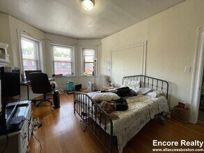 11 Park St, Unit 6 in Brookline, MA - Building Photo - Building Photo