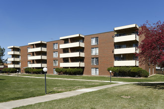 Longmeadow Apartments in Greeley, CO - Foto de edificio - Building Photo