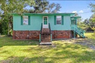 352 Morton Ave in Pass Christian, MS - Building Photo