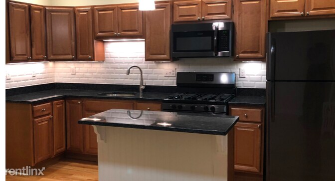 24 Phillips St-Unit -Apt 6 in Boston, MA - Building Photo