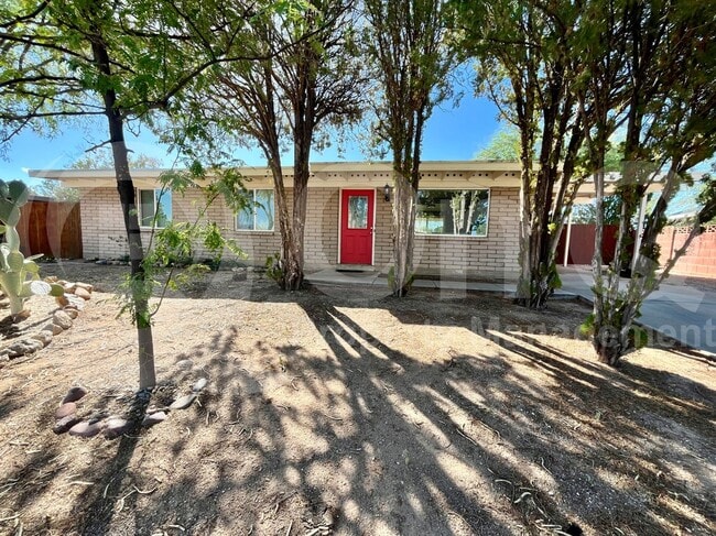 7570 E Logan Dr in Tucson, AZ - Building Photo - Building Photo