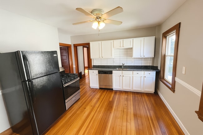 97 Nightingale Ave, Unit 97 Nightingale Ave. in Quincy, MA - Foto de edificio - Building Photo
