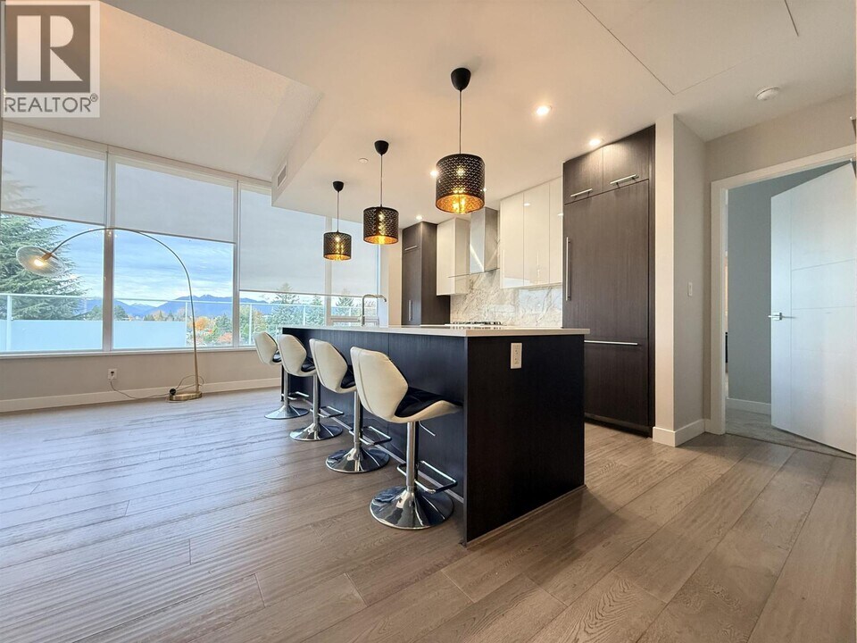 677 W 41st Ave in Vancouver, BC - Building Photo