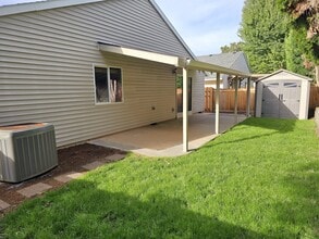 21138 SW Houston Dr in Sherwood, OR - Building Photo - Building Photo