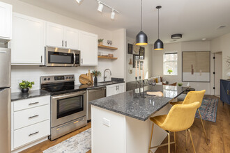 Dewey Park Apartments in Omaha, NE - Building Photo - Interior Photo