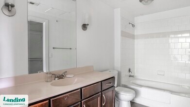 7373 Valley View Ln, Unit 3098 in Dallas, TX - Foto de edificio - Building Photo