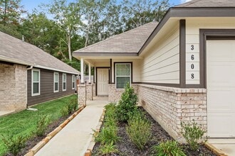3608 Cub Dr in Conroe, TX - Building Photo - Building Photo