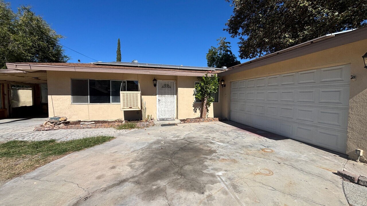 41160 Sunset Ln in Hemet, CA - Building Photo