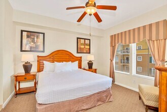 8113 Resort Village Dr in Orlando, FL - Building Photo - Building Photo