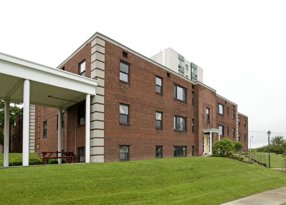 Greentree Gardens Apartments in Pittsburgh, PA - Foto de edificio
