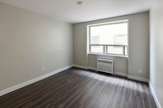 31 Spencer Ave in Toronto, ON - Building Photo - Building Photo