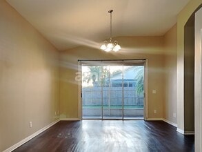 1913 Sedgefield St in Brandon, FL - Foto de edificio - Building Photo