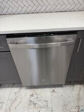 8 S Broad St in Milford, CT - Building Photo - Building Photo