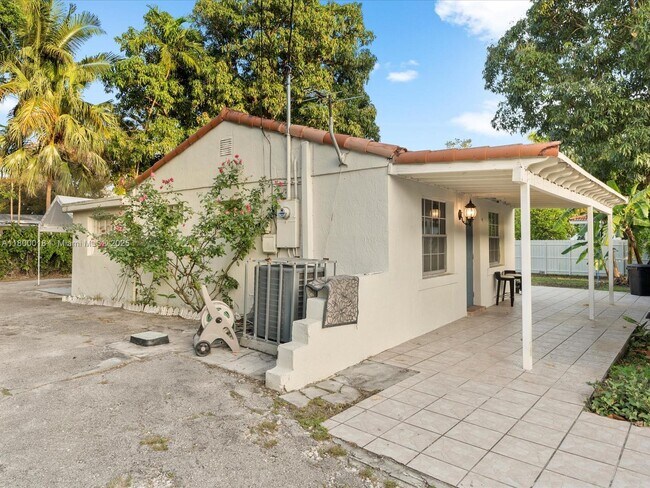 13241 NE 3rd Ct in North Miami, FL - Building Photo - Building Photo
