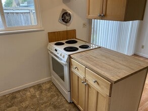 7425 SE Henry St in Portland, OR - Building Photo - Building Photo