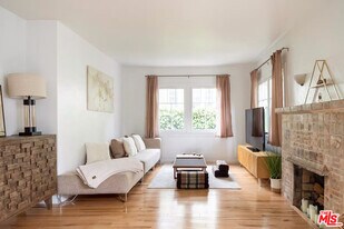 716 Sunset Ave in Los Angeles, CA - Building Photo