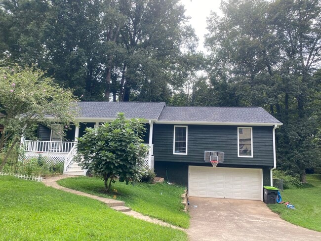 property at 1476 Glynn Oaks Cir SW