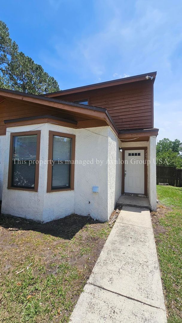 7690 Jana Ln S in Jacksonville, FL - Building Photo - Building Photo