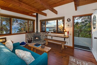 681 Smugglers Cove Rd in Friday Harbor, WA - Building Photo - Building Photo