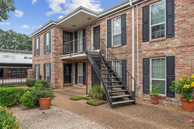 6410 Del Monte Dr in Houston, TX - Building Photo - Building Photo
