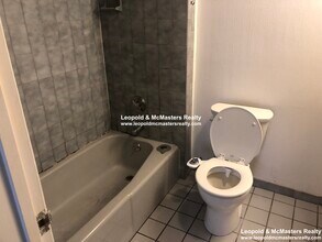 18 Medfield St, Unit B1 in Boston, MA - Foto de edificio - Building Photo