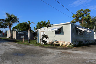 Green Acres Mobile Estates in Lake Worth, FL - Building Photo - Building Photo