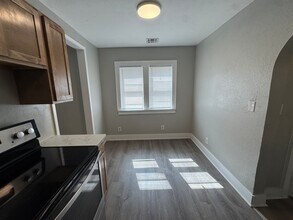 421 NW 26th St in Oklahoma City, OK - Foto de edificio - Building Photo
