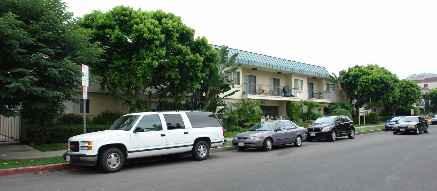 4346 Matilija Ave in Sherman Oaks, CA - Building Photo