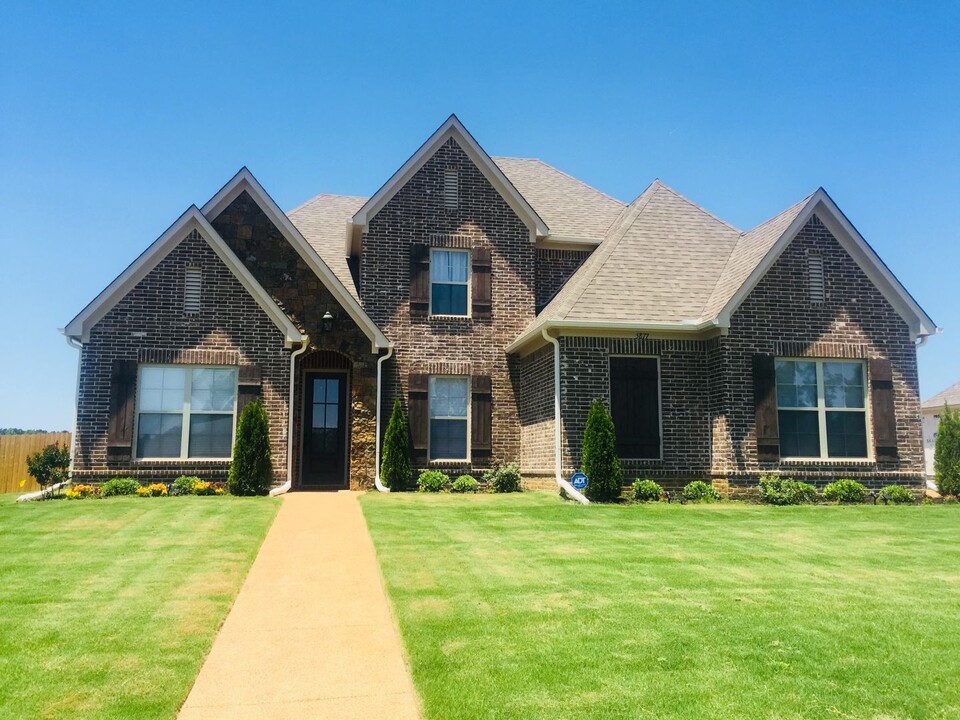 5877 Shiloh Ln in Southaven, MS - Building Photo