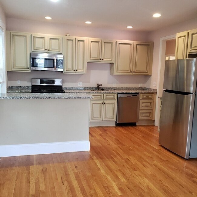 43 Savin Ave in Norwood, MA - Building Photo - Building Photo