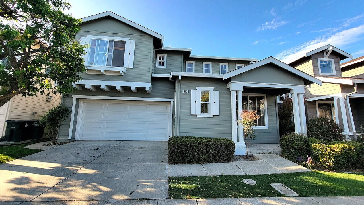 925 Gates St in East Palo Alto, CA - Building Photo