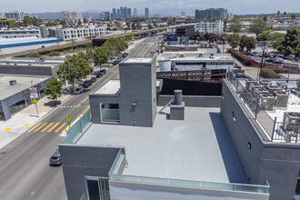 Pico Federal Apartments in Los Angeles, CA - Building Photo - Building Photo