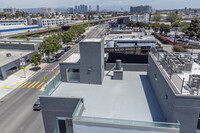 Pico Federal Apartments in Los Angeles, CA - Foto de edificio - Building Photo