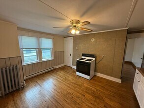 232 Hampden St in Chicopee, MA - Building Photo - Building Photo